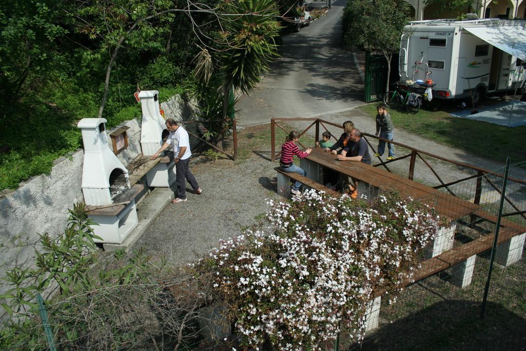 Camping Delfino ألبينغا المظهر الخارجي الصورة